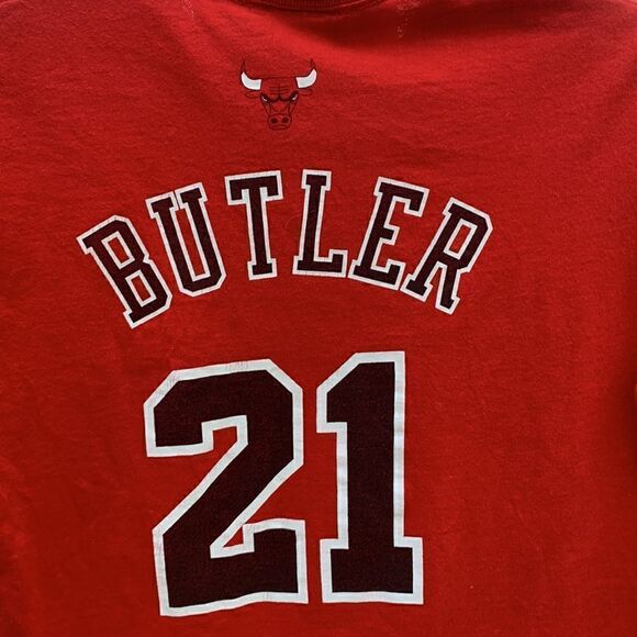 Vintage Chicago Bulls Red NBA Exclusive Butler 21 graphic T-shirt‎ - Picture 4 of 5